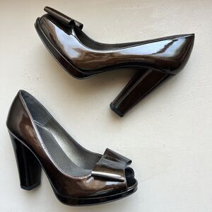 Stuart Weitzman Brown Patent Leather Bow Block Heel Pumps Peep Toe Women 6.5‎